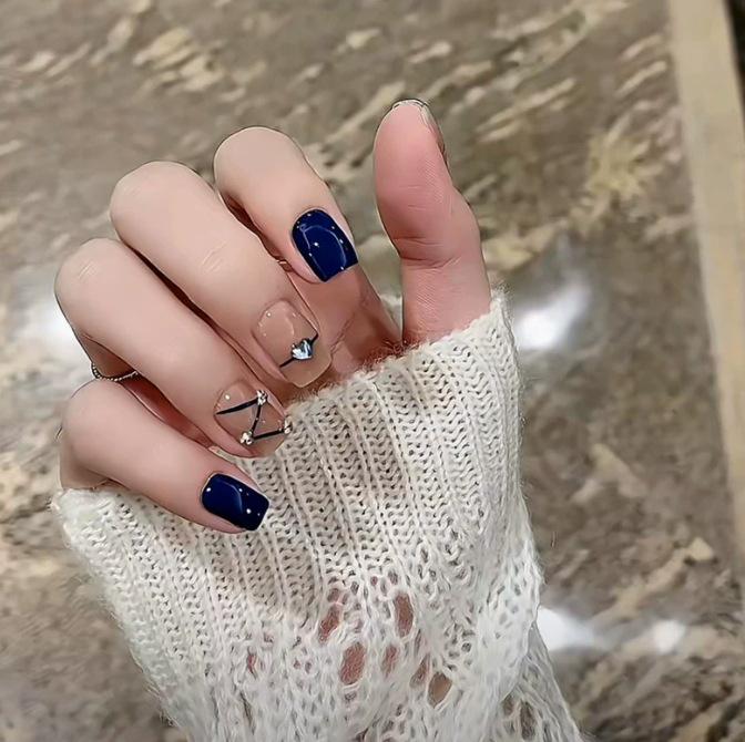 

Набор из 24 предметов носимого нейл-арта со стразами - Съемные и наращиваемые накладные ногти Black Jelly Glue + File (Shein Platform)