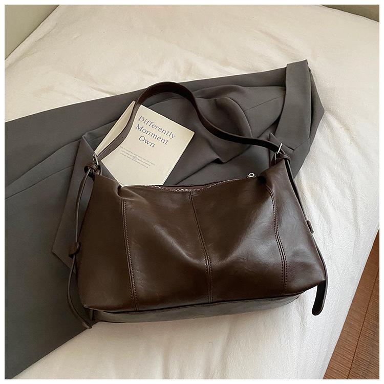 Casual soft-sided tote bag women's 2025 new large-capacity retro versatile commuter bag fashionable shoulder messenger bag