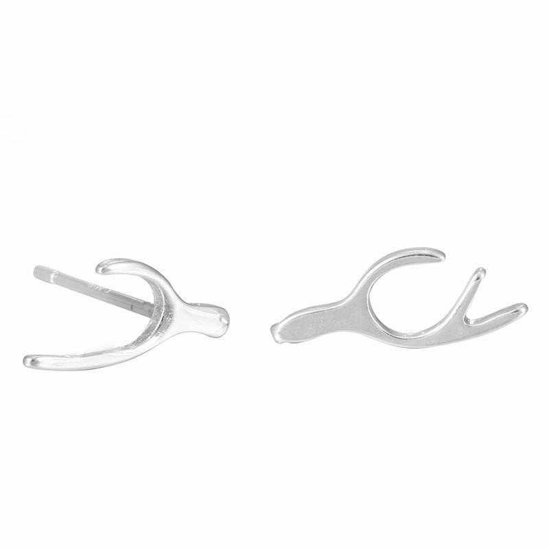 

Japanese & Korean Style Reindeer Stud Earrings - Fashionable Little Deer Jewelry for Christmas Gifts