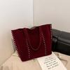 Damen Wildleder Umhängetasche mit Nieten Hobo Tasche Große Kapazität Geldbörse Handtasche Lässige Tasche Pendler Reise Tragetaschen Achseltasche Bolsa
