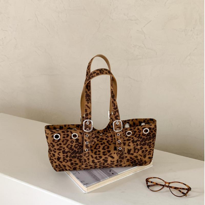 

Vintage suede bag, punk style rivet, leopard print tote bag, autumn and winter new suede portable shoulder bag.