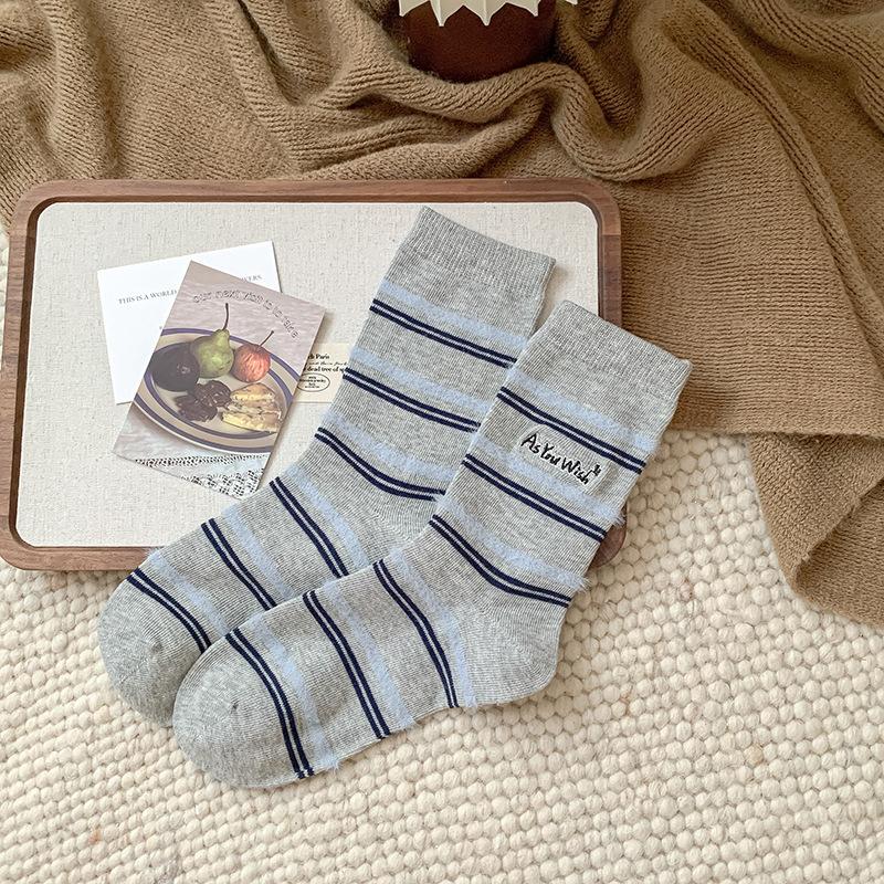 Women's Spring and Autumn Vintage Collage Striped Embroidered Letters In Cylinder Stack Socks