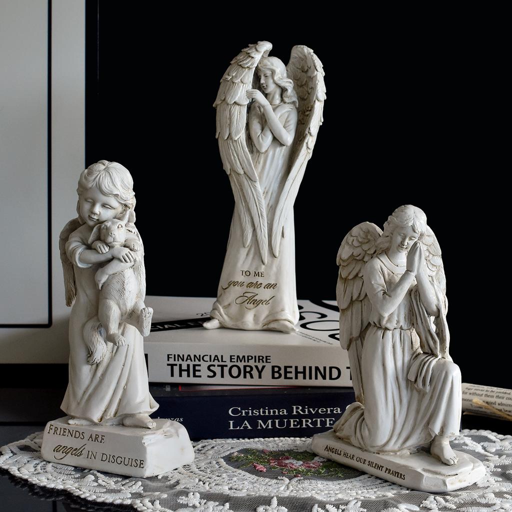 Elegante statua di angelo, scultura in resina realizzata a mano con ali, ideale per decorare la casa, il giardino, l'altare della chiesa, come regalo o ricordo commemorativo.