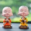 Ozdoby samochodowe żywiczne Uroczy potrząsający głową mnich Budda Figurka dekoracja samochodowa Wnętrze samochodu Akcesoria do dekoracji deski rozdzielczej