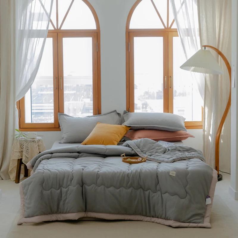 Japanese Polyester Cotton Quilted Summer Quilt Skin-friendly Washable Light Luxury Style Solid Color Lightweight Comforter