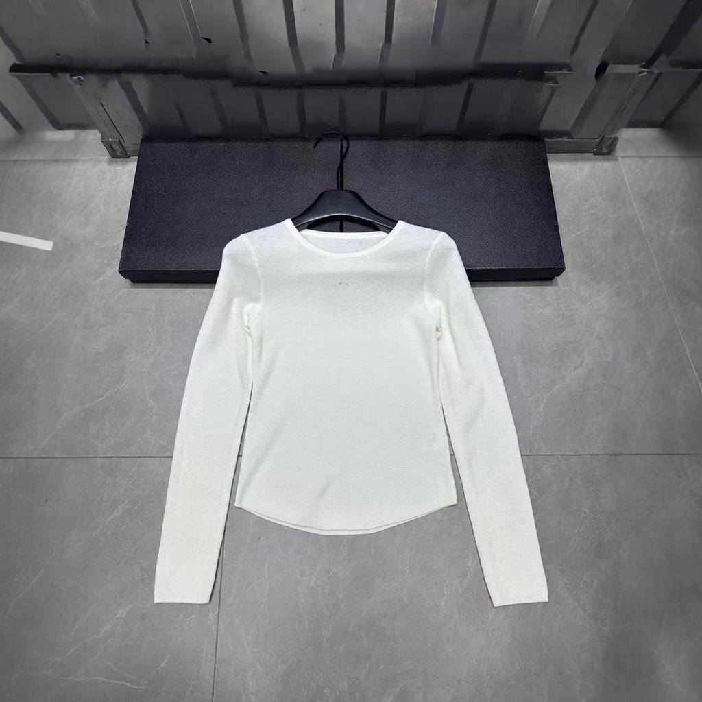 Xiangjia Autumn/Winter 2025 Rhinestone Letter Pullover Knit Top
