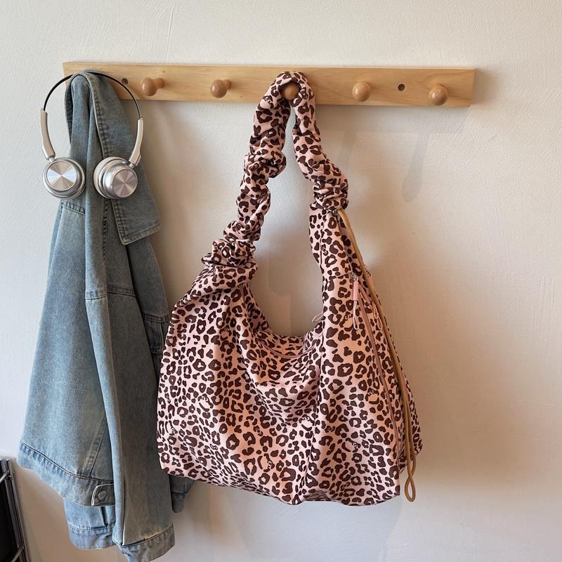 

Nyl Leopard Fashi Tote Bags Casual Large Capacity Commuting Female Bags Sale 2026 New Design Versatile Women s Handbags кавовий