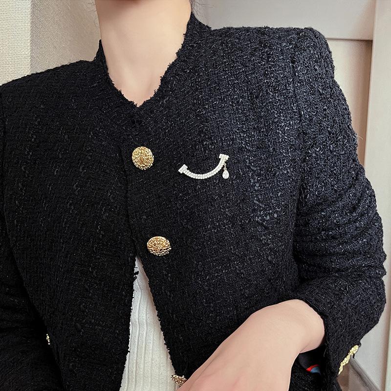 2024 New Smile Brooch Women's Tide Niche Design Pin High-end Accessories Delicate Suit Corsage