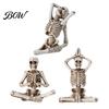 Dark Theme Halloween Decor Yoga Skeleton Statue, Funny Dead Figure for Party Decor, Creative Pose Skull Design Resin Gothic Ornament Haunted