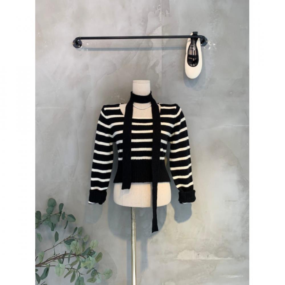 C S In The Room Stripe Square neCk Crop Knit SCarf Set