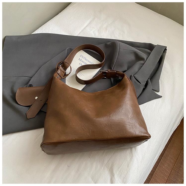 

Punk niche handbag women s new retro casual versatile shoulder tote commuter bag messenger bag tide коричневый