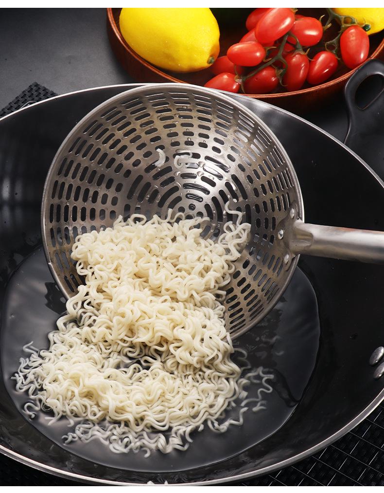 Stainless Steel Deep Wire Strainer - Sieve Spoon for Leak Control, Thickened Basin, and Claw Handle (18-20 Cm)