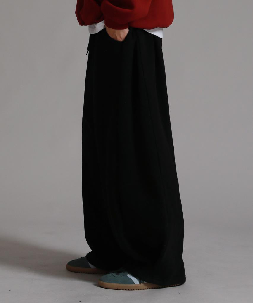 LIKE THE MOST Two-Tuck Long Side Over Pants_Black