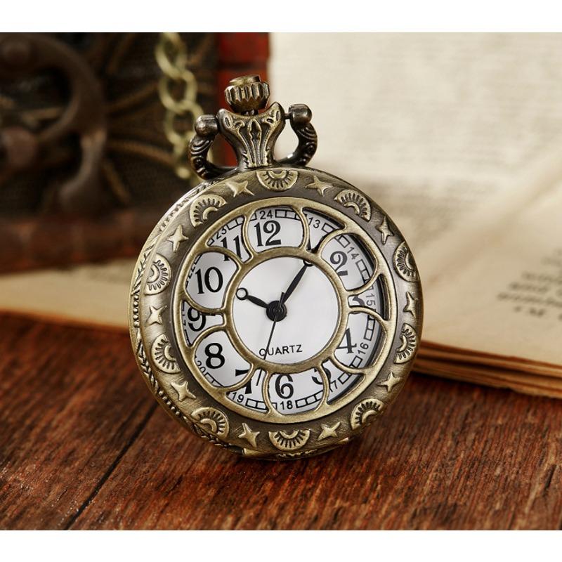 Exquisite Bronze Pocket Watch with Small Heart-shaped Spider Web Shell Watch Necklace, Small Pocket Watch, Gift Pocket Watch Pendant Pocket Watch