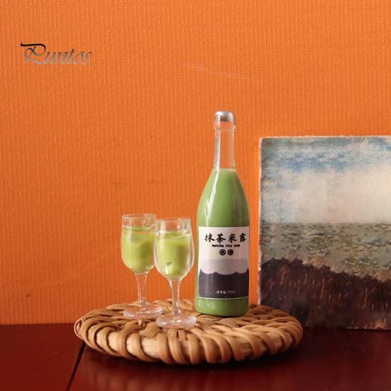 

1 комплект мини-модели вина, реалистичный ABS 1:12 миниатюрных бутылок вина с 2 чашками, кухонная игрушка, реквизит для фотосъемки