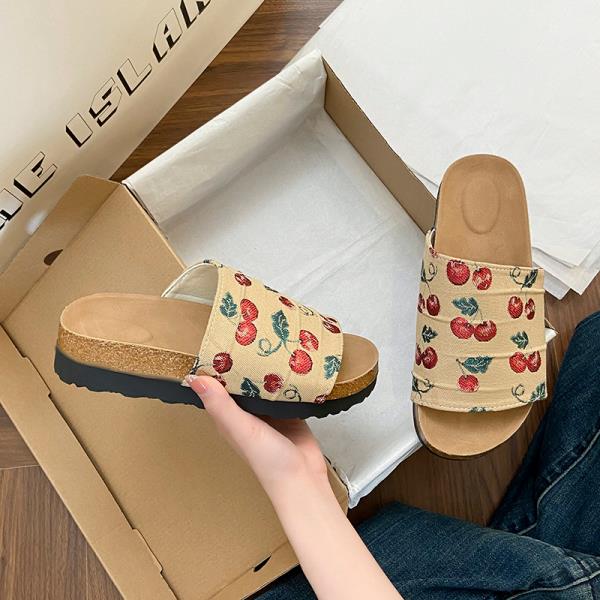 Fashion Shoes Ladies' Slippers Summer Clogs Woman Platform Pantofle Beach Soft 2025 Rubber Slides  Shoes Women Female Slippers Platform