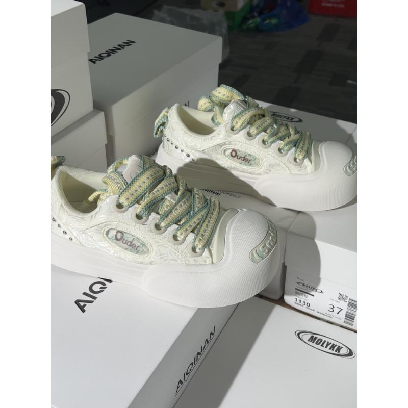 

Улыбающиеся летние туфли из супершелка 35 белый