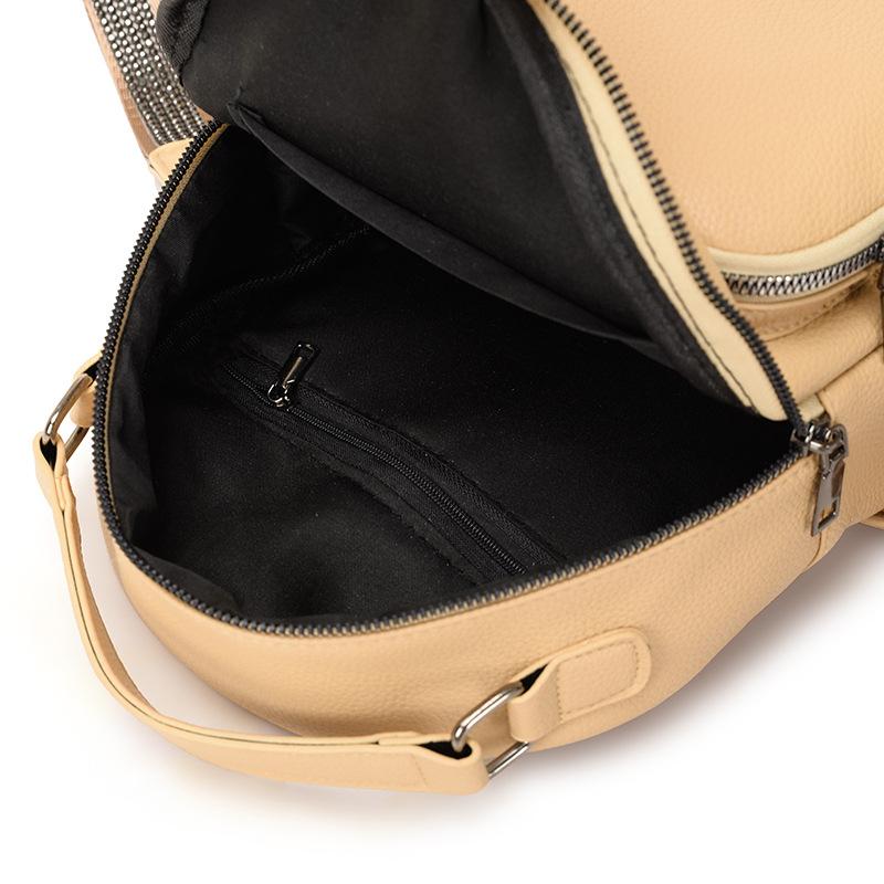 Casual Women's Soft Leather Backpack Fashionable Riveted Fresh Backpack and Schoolbag Casually