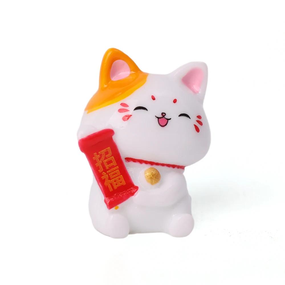 

Lucky Cat Car Ornament Resin Crafts Dashboard Decor for Auto Interior Office Desk Home Decoration Cute Decoration DIY Gift