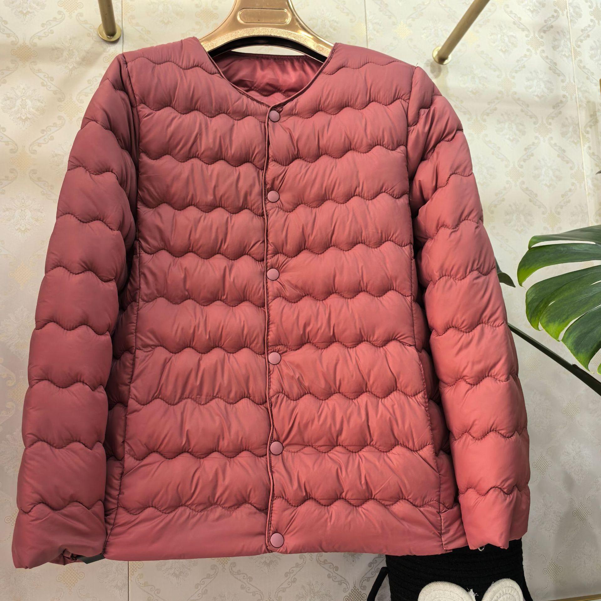 

Женская легкая стеганая куртка с волнистым узором, осень-зима 2025, короткий жилет с круглым вырезом, приталенный, теплый, повседневное многослойное пальто с утеплителем для ежедневной носки 4XL