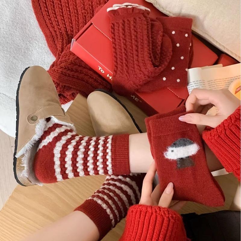 Ladies Autumn and Winter Warm Trend This Year Festive Flocking Puppy Mahua Polka Dot Wool Red Tube Pile Socks
