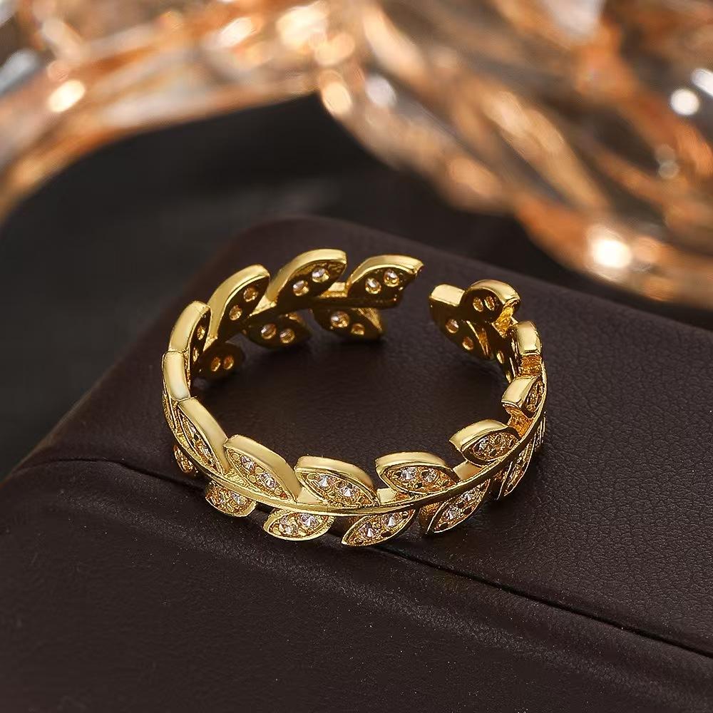 Light luxury retro minimalist style open ring for women, simple leaf finger ring.