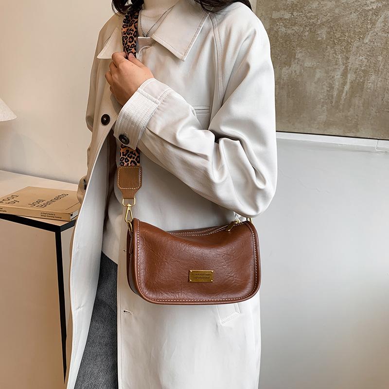 2025 new Boston bag new fashion retro versatile messenger bag popular mobile phone bag