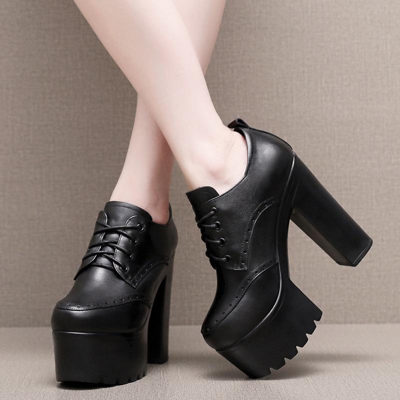 Brogue Damenschnürschuhe im britischen Stil aus Leder mit klobigen Absätzen, High Heels, wasserdichter Plateau-Sohle, runder Spitze, tiefem Ausschnitt