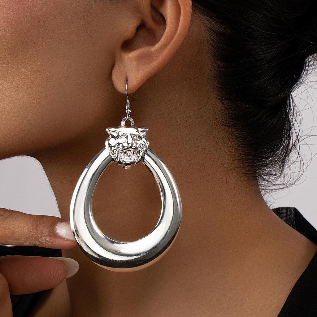 Exaggerated Lion Earrings: Retro European & American Style Long Metal Dangles for Women