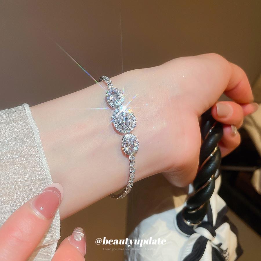 Elegant Zircon Oval Buckle Bracelet - Simple, Versatile, High-End Fashion Jewelry