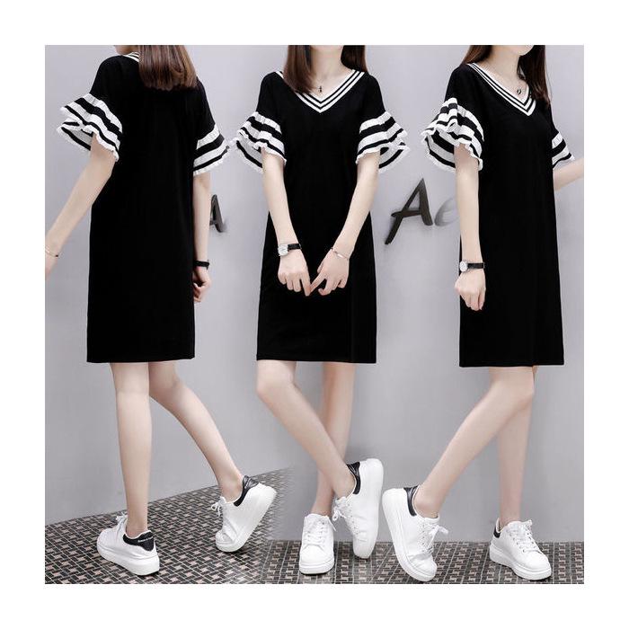 

Женское платье свободного кроя в полоску с V-образным вырезом 2023 года — большой размер, средняя длина, утягивающее и закрывающее живот, на весну и лето. 2XL чёрный