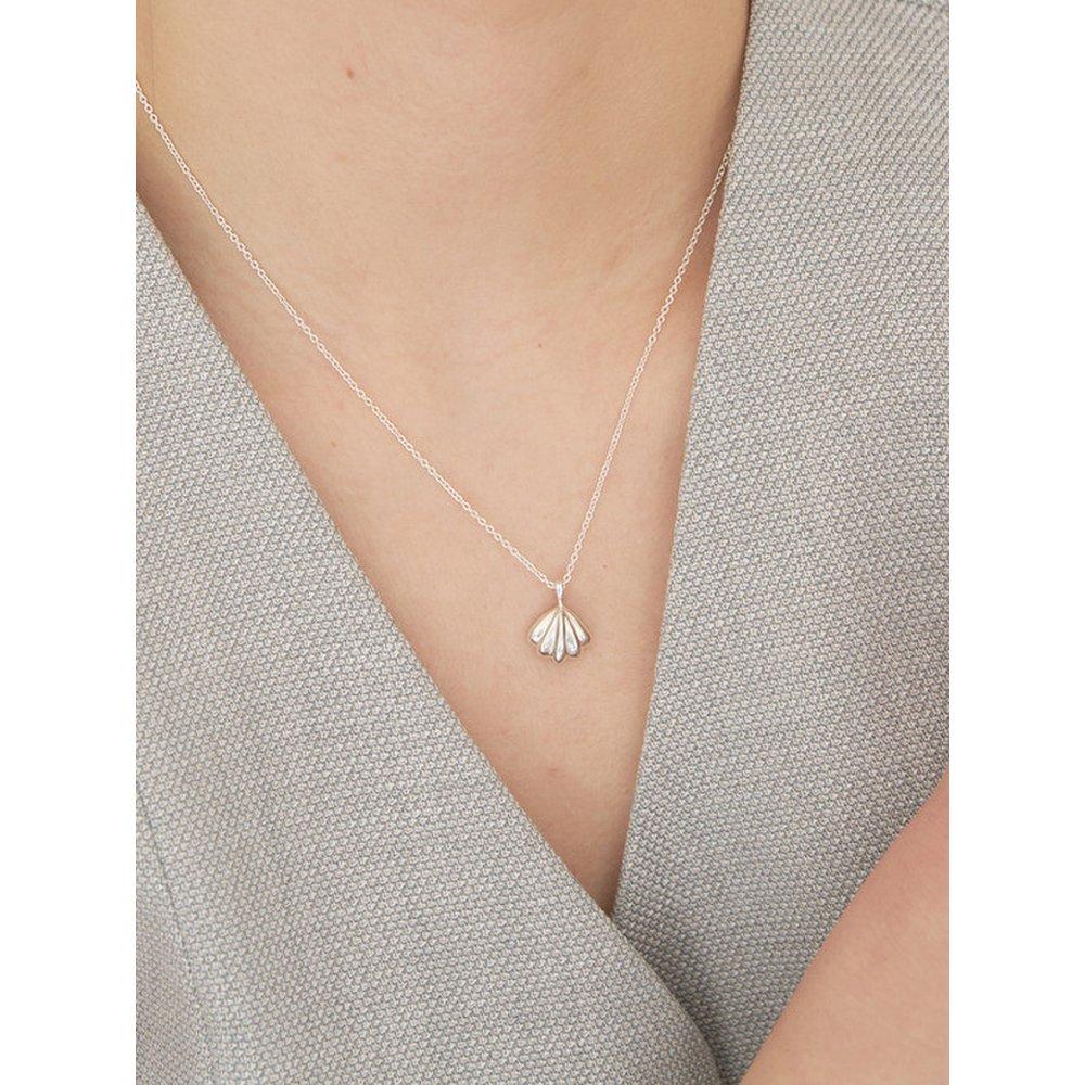 Shell Flow Necklace