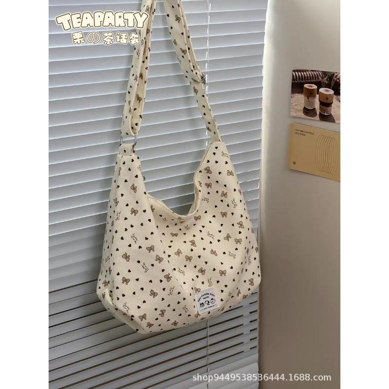 

floral shoulder bag women s messenger bag autumn new armpit large capacity Korean niche commuter tote