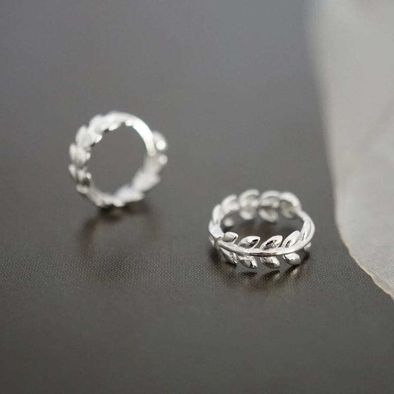 Huitan Zinc Alloy Color Olive Leaf Shaped Hoop Earrings Women Exquisite Small Circle Earrings Daily Wear Statement Zircon Drop Ship