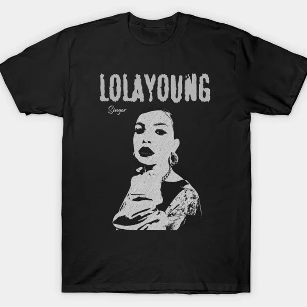 Винтажная футболка певца Lola Young Унисекс с коротким рукавом Все размеры S-5XL ЧЕРНЫЙ 1F1457 Унисекс Футболка M