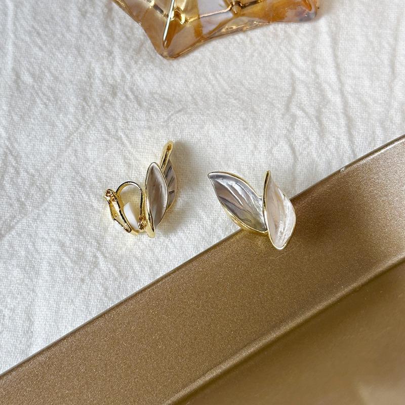 Camellia Temperament No Ear Pierced Ear Clips Pearl Flower Checkerboard Diamond Triangular Ear Clips Niche Earrings Women
