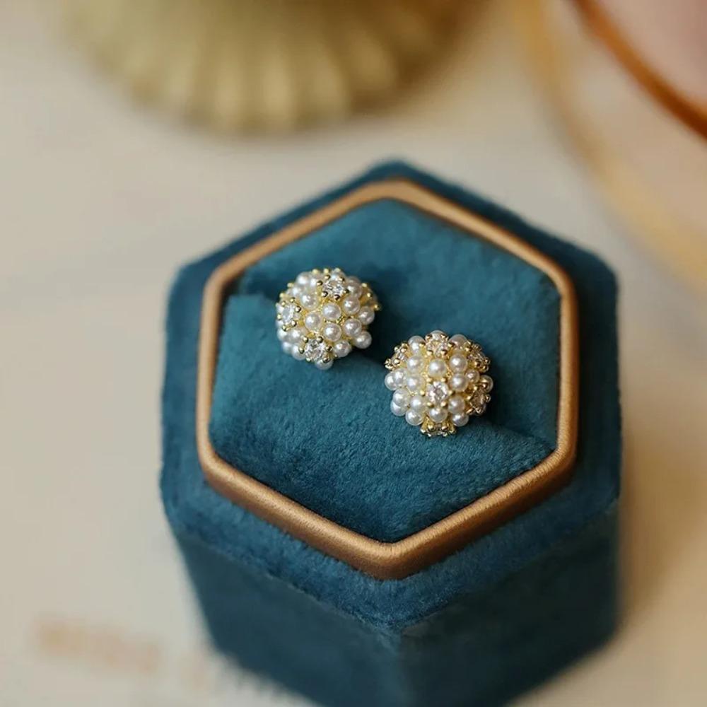 White Flower Pearl Earrings for Women Simple Small Korean Stud Earrings Zinc Alloy Cute Brincos Wedding Party Jewelry