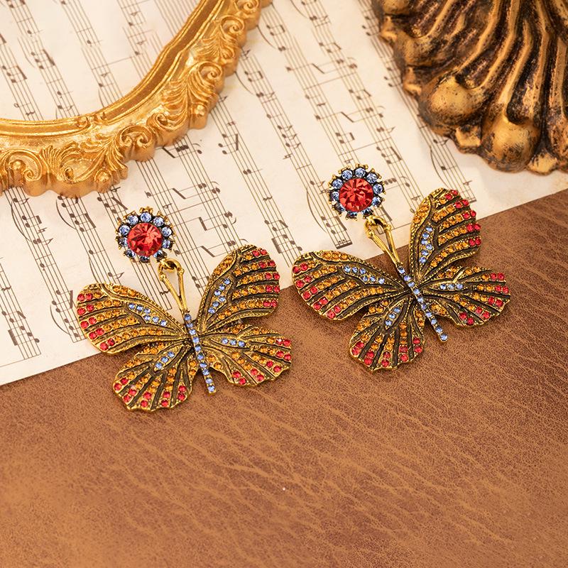Vintage Schmetterling Legierung Ohrringe mit eingelegten Diamanten: Retro und luxuriöser Statement-Schmuck für Frauen