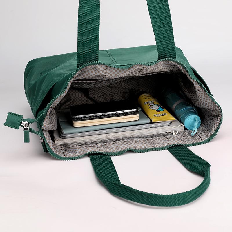 Women's large-capacity shoulder bag, splash-proof fashion versatile underarm bag, trendy commuter tote bag