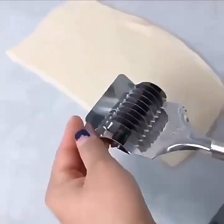 Stainless Steel Noodle Cutter, Multifunctional Manual Noodle Slicer, Kitchen Noodle Press Machine, Rolling Pin Noodle Cutting Artifact, Halal Ins