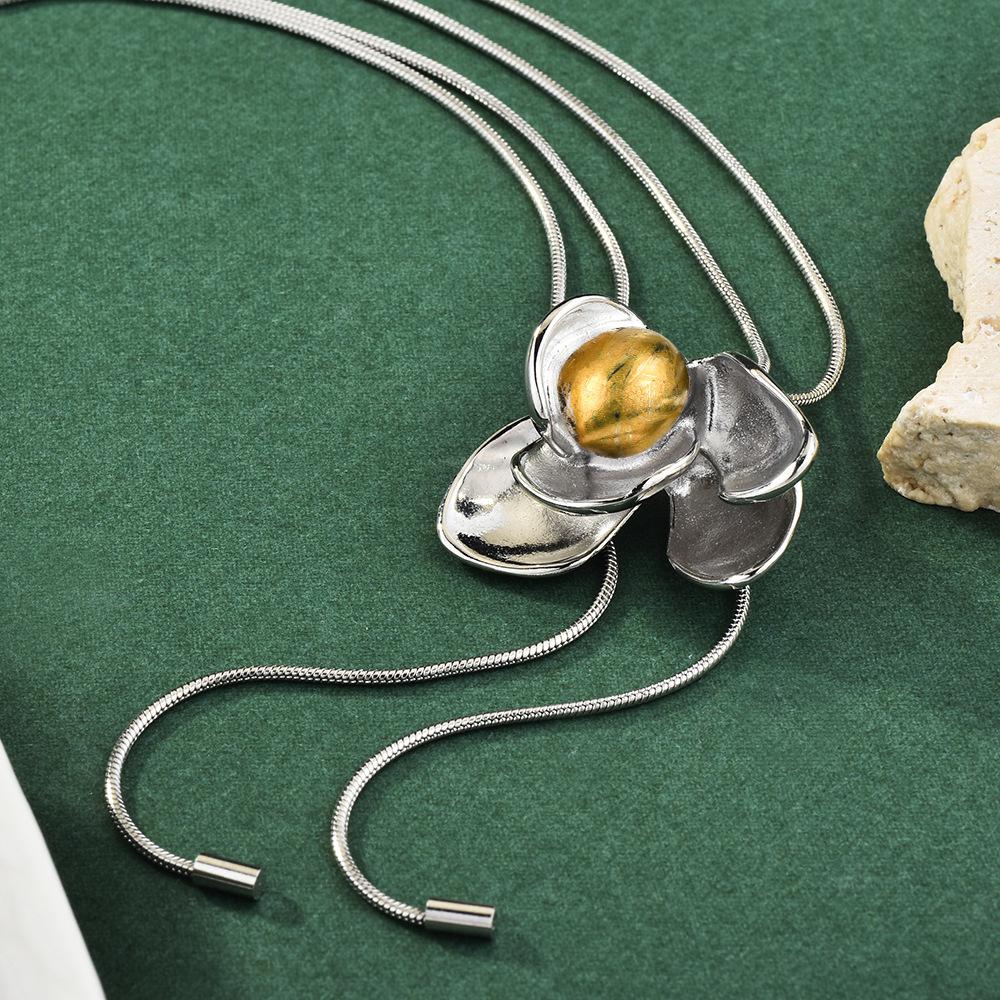 Autumn And Winter Temperament Pull-Out Two-Color Flower Sweater Chain Personalized Rose Long Necklace Women'S Accessories Batch