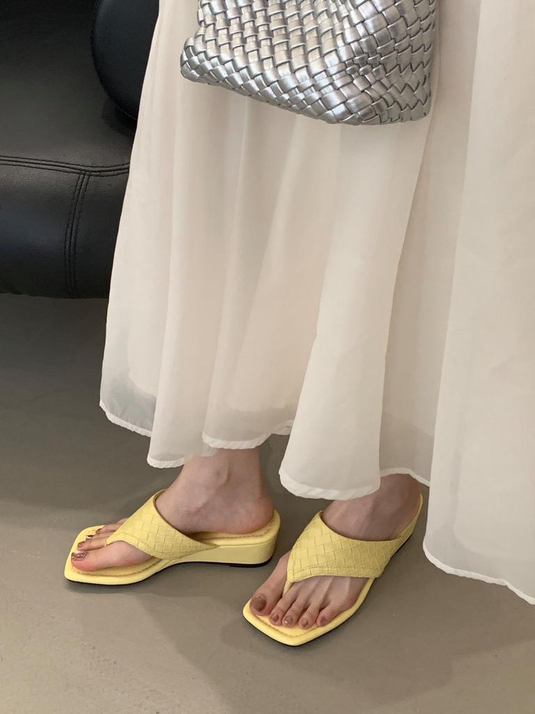 Retro silver sandals wedge flip-flops 2025 summer new design sense niche fashion toe sandals women's shoes