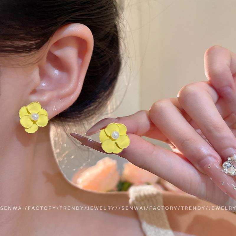 

Summer Sweet and Elegant Beach-style Flower Earrings for Women. Versatile and High-end Silver Hook Earrings. A2391 Yellow
