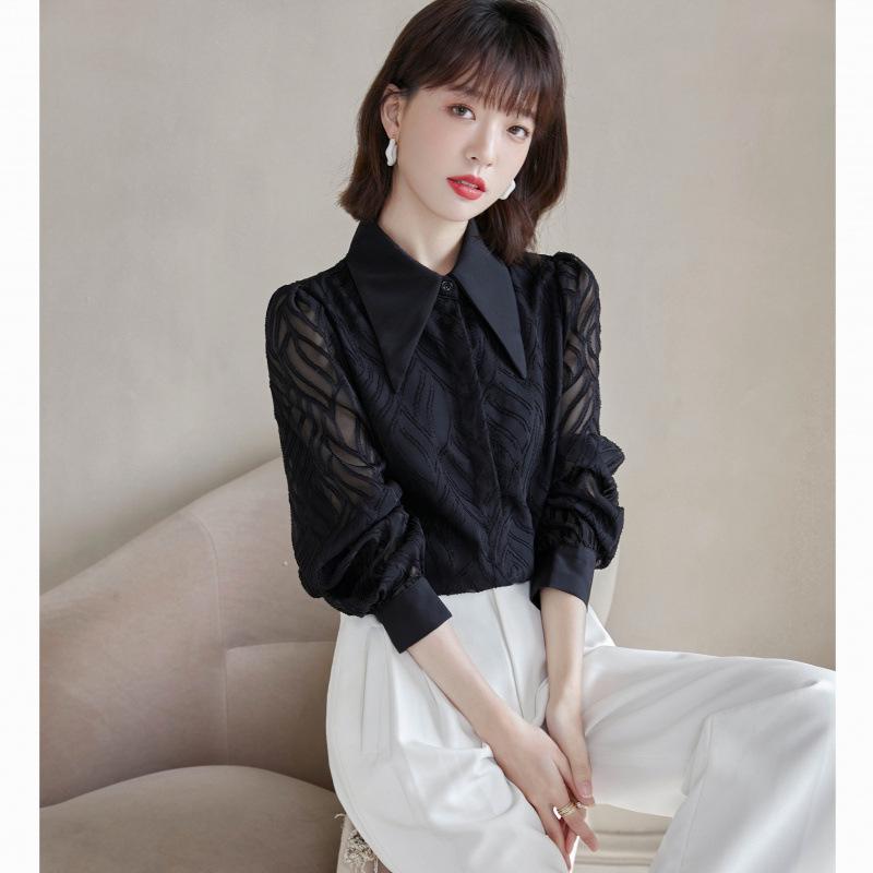 

In Stock: 2025 Autumn Niche Retro French Pointed Collar Texture Shirt S