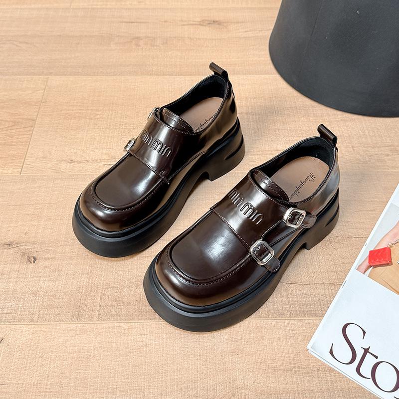 

Стуйоле Амиу лоферы на бархатной платформе с круглым носком и двойной пряжкой, маленькие кожаные туфли, одинарные туфли женские 39 темно-коричневого