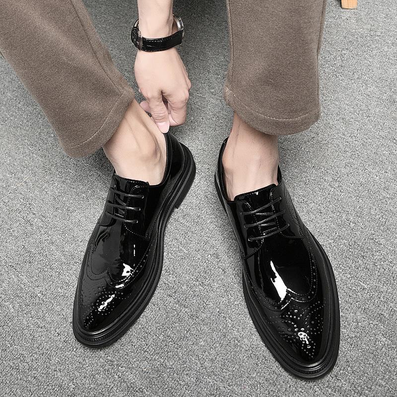 New Luxury Men White Brogue Lace Up Patent Leather Loafers Male Casual Moccasins Oxfords Driving Shoes Wedding Party Prom Flats