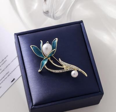 1Pc Trendy Orchid Brooch for Women Men Simple Pearl Leaf Brooches Pins Jewelry Trendy Accessories Summer Holiday Gifts