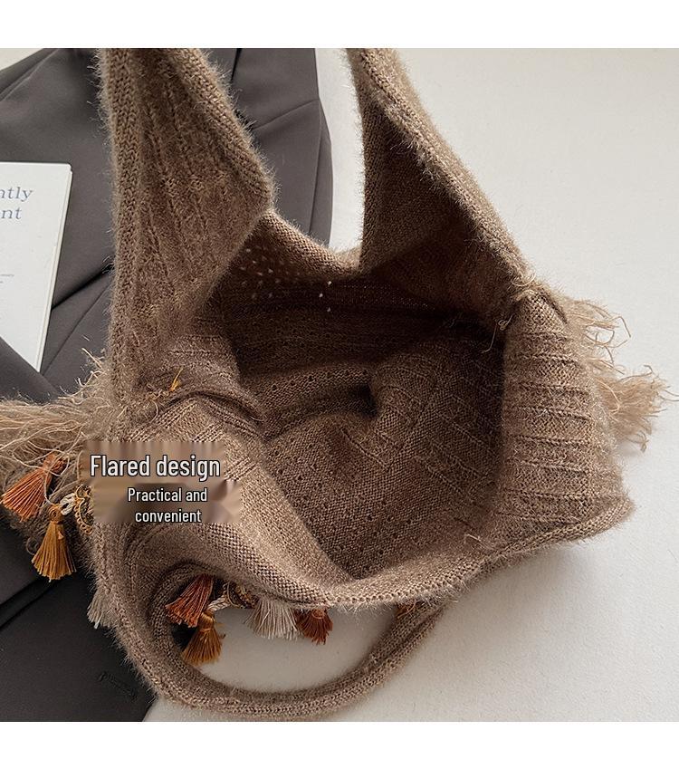 Ethnic Tassel Small Square Bag: Versatile, Large-Capacity Women's Shoulder Bag for Simple Vacation Style