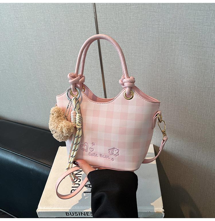 

Нишевый дизайн модная сумка-ведро для поездок на работу женская 2025 новая корейская версия зарубежный стиль ручная сумка ins на плечо сумка-мессенджер розовый