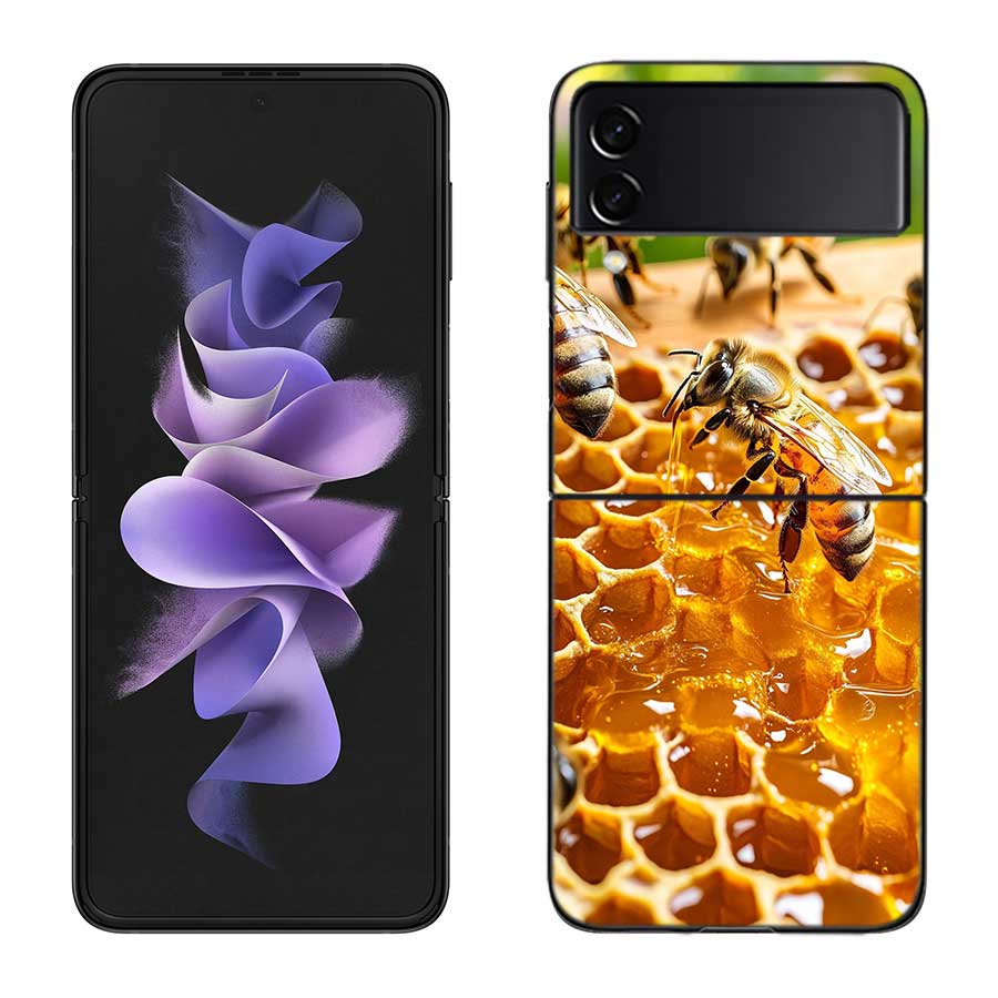 Bees and Honey in the Honeycomb Phone Case For Samsung Z Flip 7 6 5G Galaxy Z Flip 5 4 3 Black Hard Cell Cover Luxury PC Shell